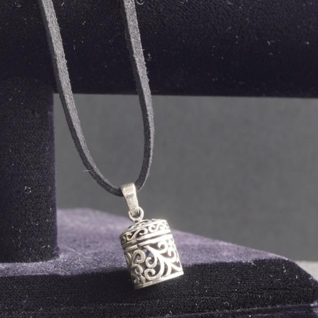 宝石箱 ケース ロケットペンダント風 円形 箱型 トライバル模様 蔦模様