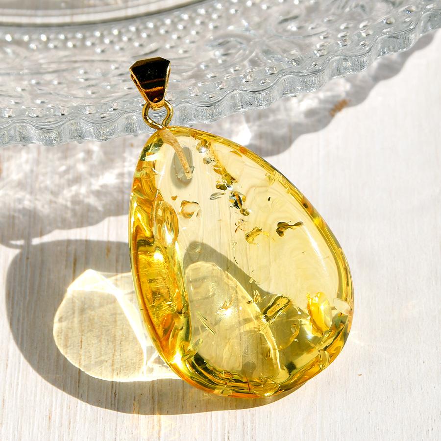 大粒 琥珀 ペンダントトップ 透明感キラキライエロー 爆買 : ルコリエ