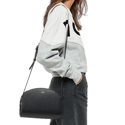 A.P.C.（アーペーセー） バッグ ショルダーバッグ ハーフムーン