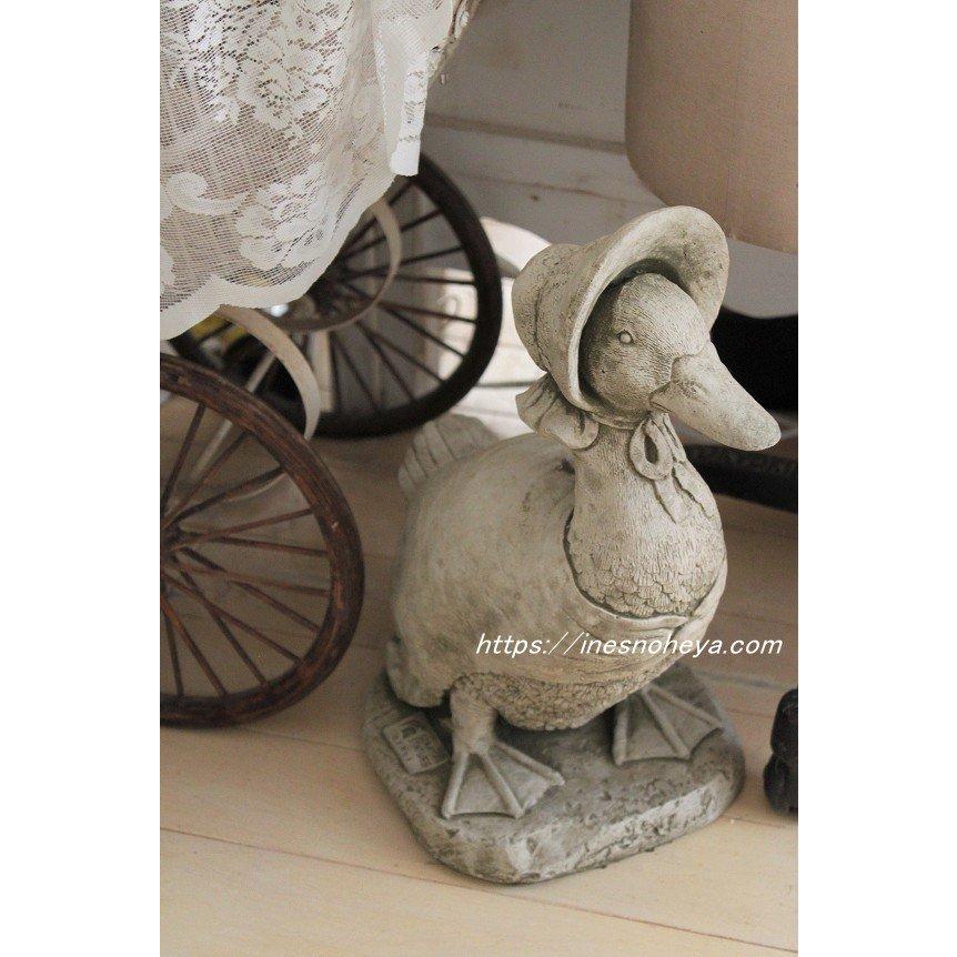 ピーター・ラビットの絵本に登場する、あひるのジマイマを思い出させて