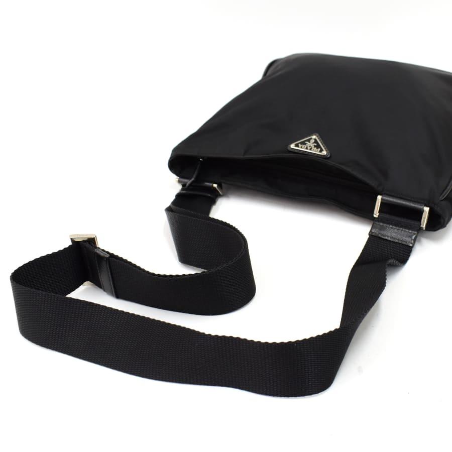 PRADA（プラダ） ショルダーバッグ クロスボディ 三角プレート