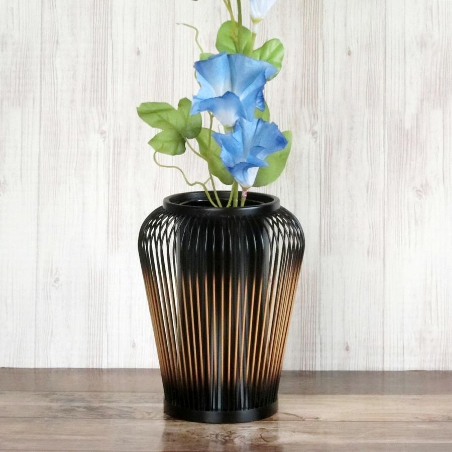 緑色陶器 透かし彫り 花と竹のデザイン （高さ30 cm） 緑色陶器 透かし