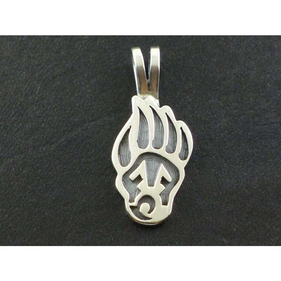 インディアンジュエリー ティモシー・リー ナバホ族 ベアパウモチーフ