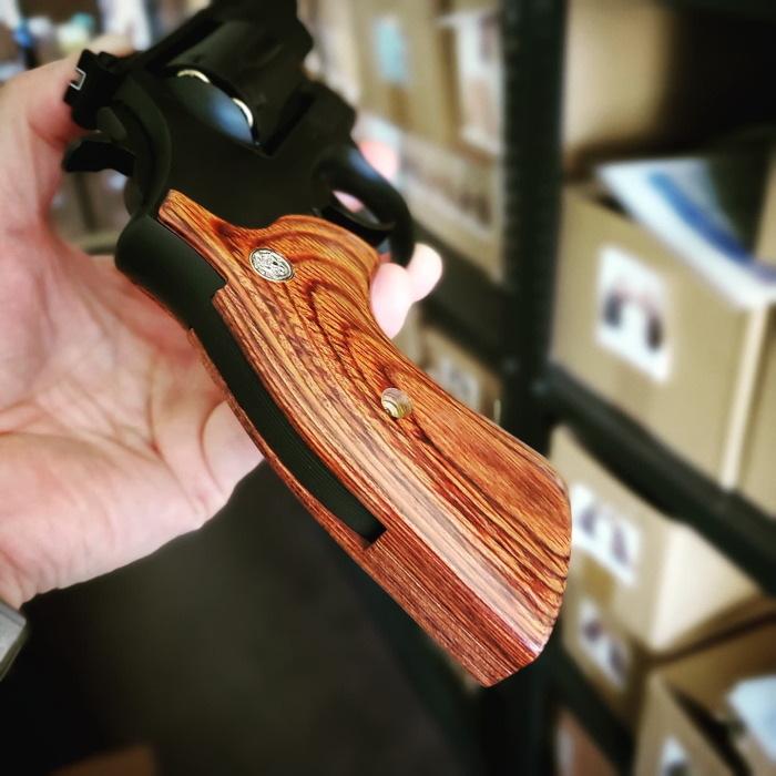 アルタモント S&W Kフレーム ラウンドバット用 木製グリップ