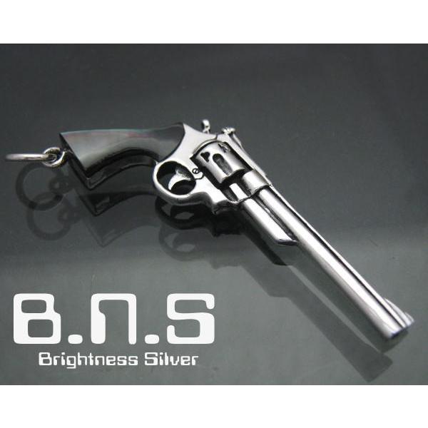 44マグナムリボルバーピストルペンダント シルバー925&ブラックシェル