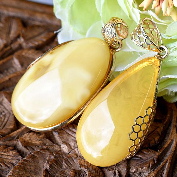 ロイヤルアンバー 琥珀 ペンダントトップ 希少な乳白色のゴージャスな