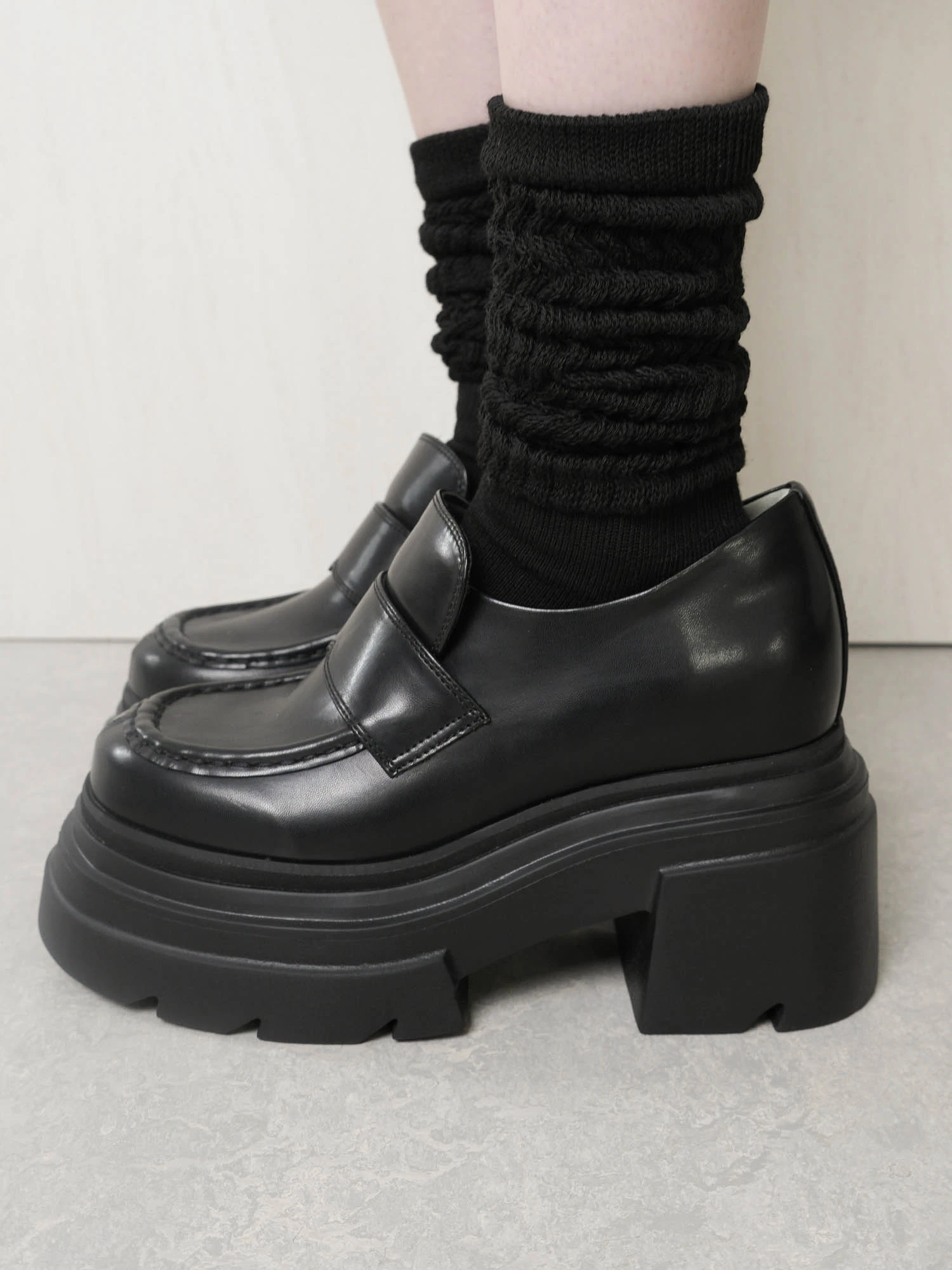 LIP SERVICE（リップサービス）｜ ボリュームソールローファー