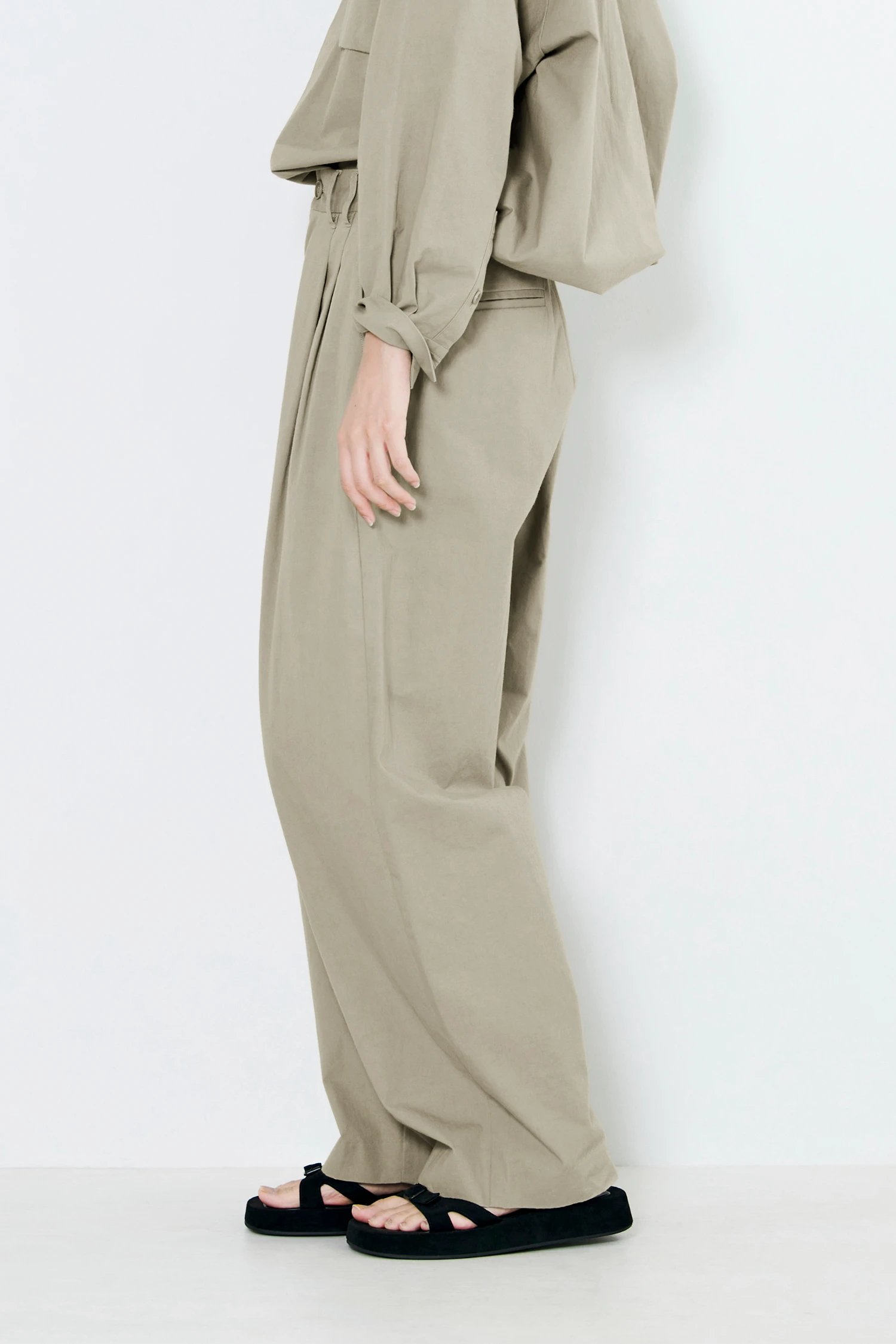 upper hights（アッパーハイツ）｜WASHER 2TUCK PTアイテムの詳細