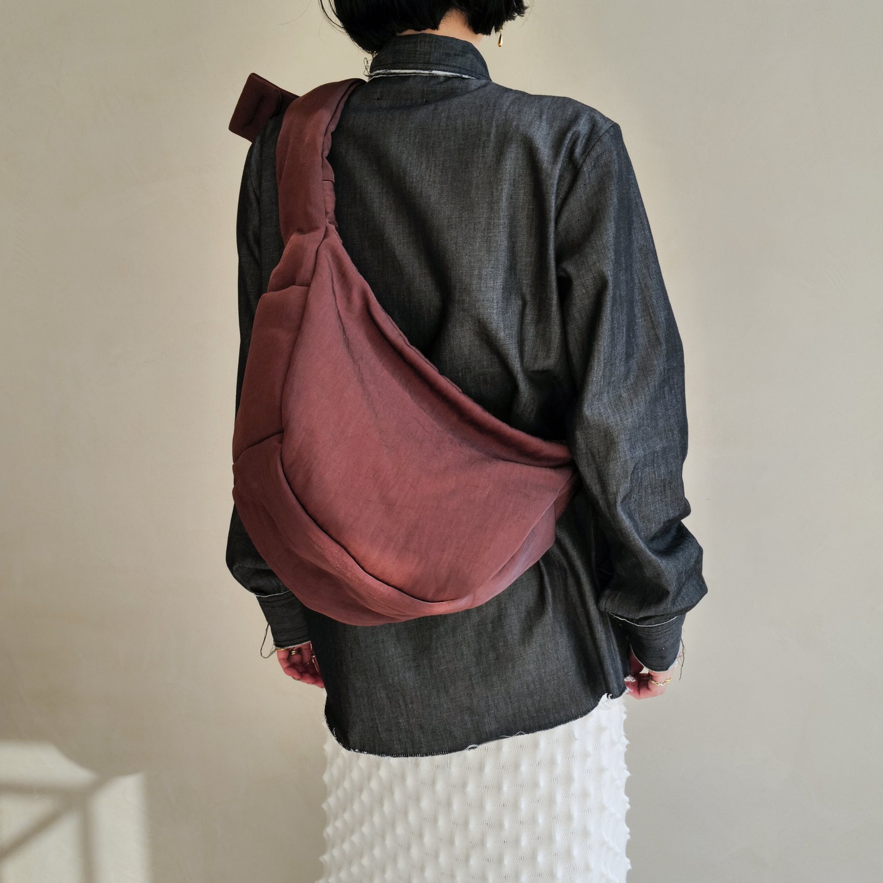 ANNIE PUFFER TOWN MOON BAG / CERATO BRIGHT | Crescent moon bag