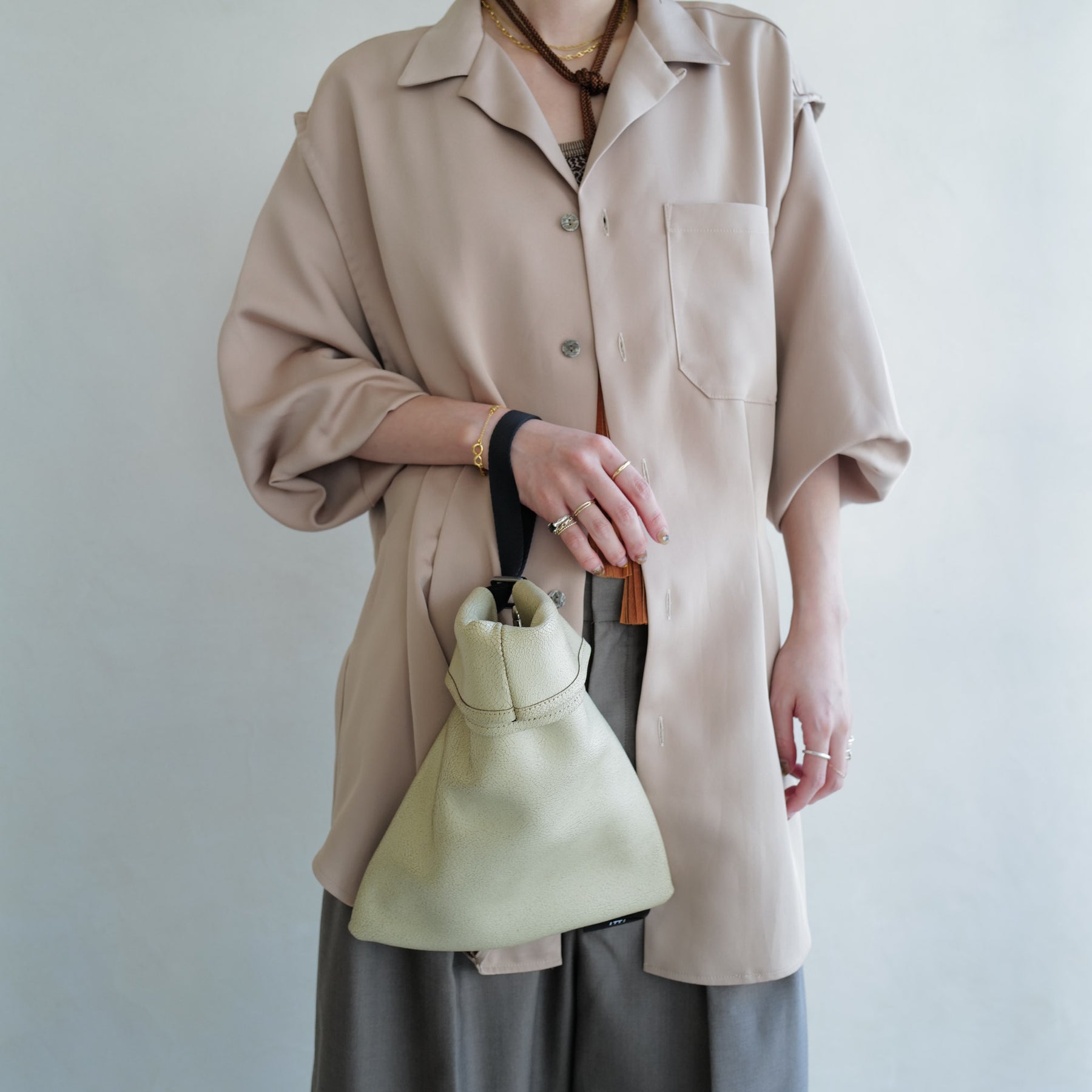 ANNIE RICE BAG iii / CRACK｜ヒビ加工 アップサイクル レザー 巾着