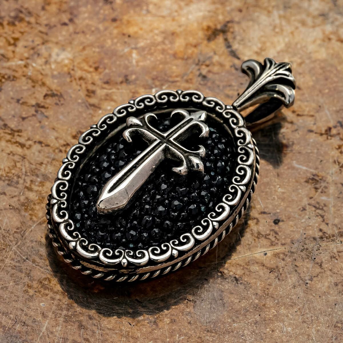 レザーズアンドトレジャーズ ペンダント | ジュエリーコネクション