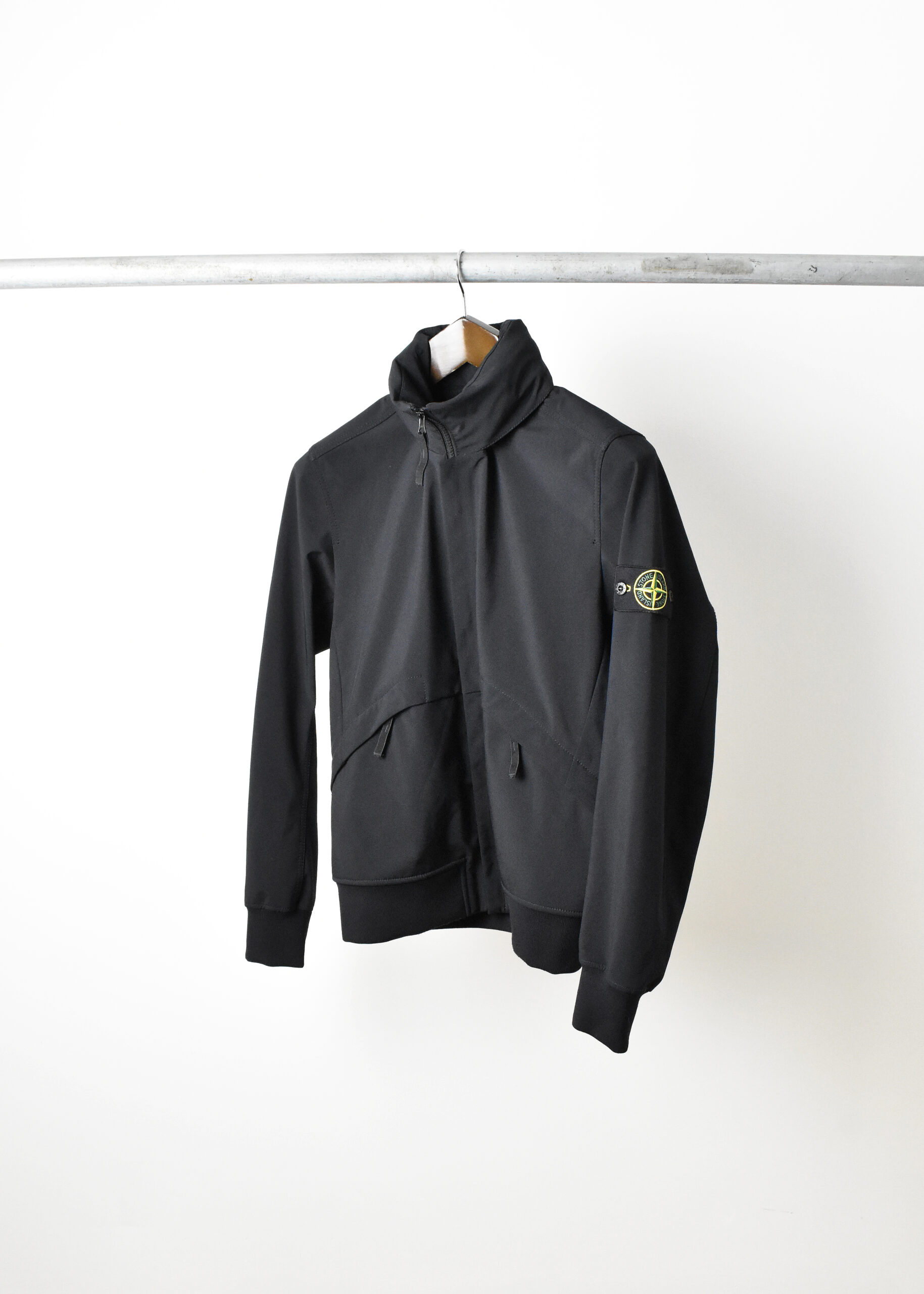 SS16 STONE ISLAND LIGHT SOFT SHELL-R HOODED JACKET - Jazzy Badger
