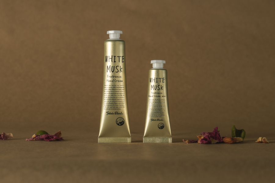 ベタつきを軽減し、指先までしっかり香る新処方のフレグランスハンド