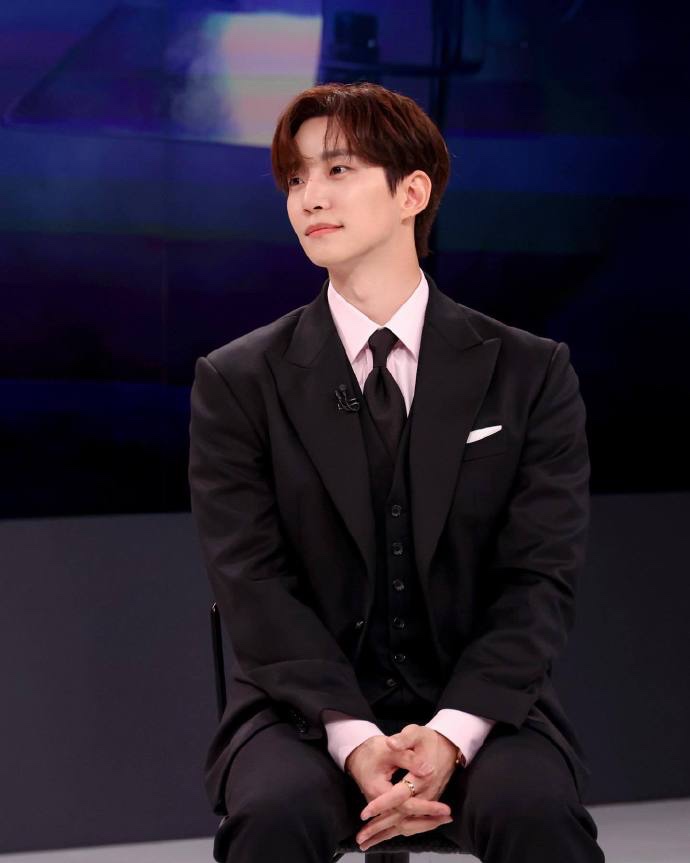 2PM Junho – 2023.07.06 Junho's Arrival at JTBC's “Newsroom” for