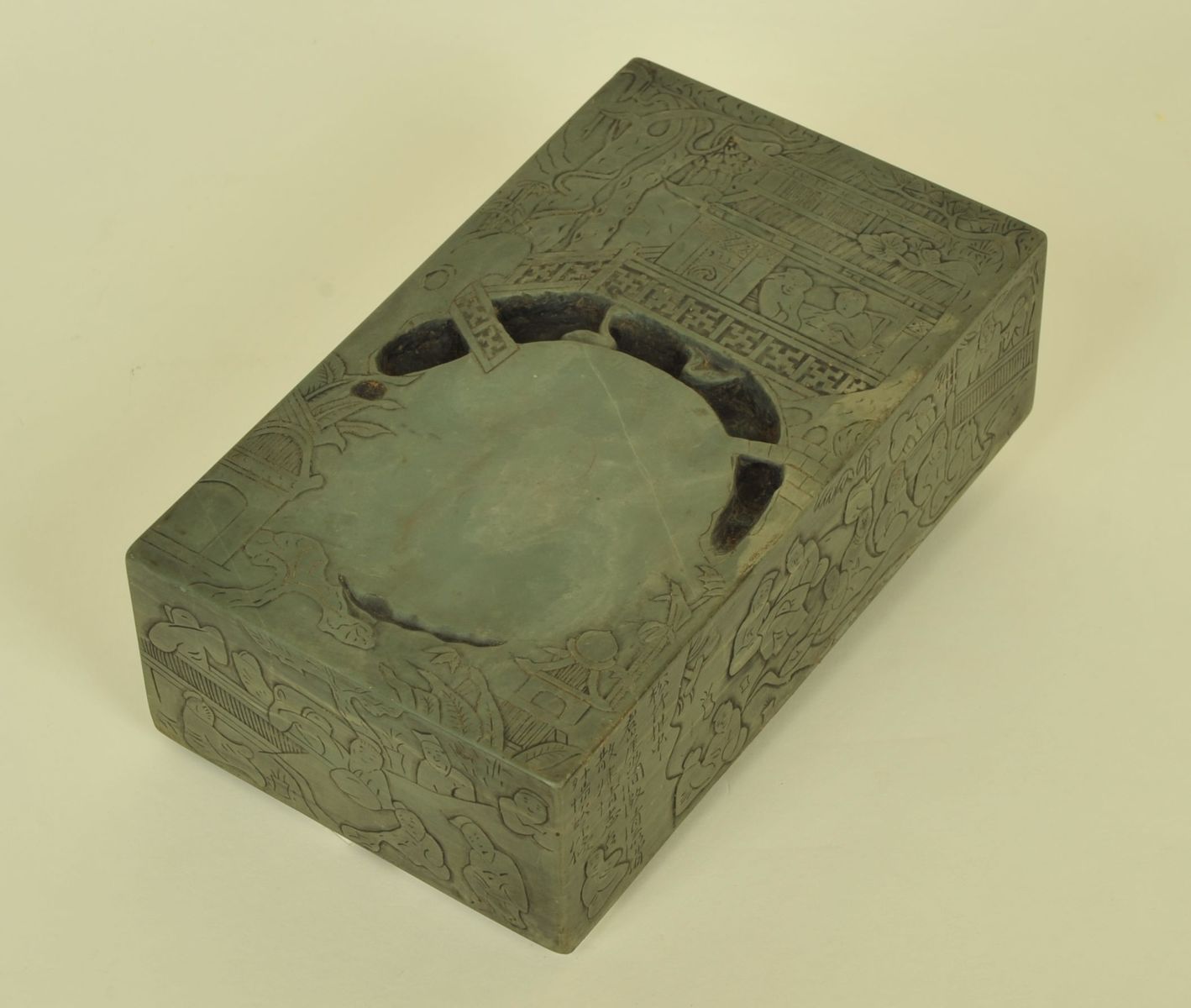 緑端蘭亭硯 - 観峰館