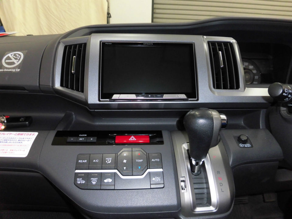 ホンダ ステップワゴン(H21/10～H27/4) 8インチ カーナビ・カーAV取付