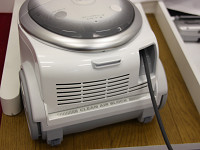 三洋、微粒子をほぼ100%キャッチするサイクロン式掃除機「airsis