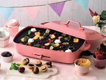 パーティで使える「BRUNO ホットプレート」に、シェルピンクとオリーブ