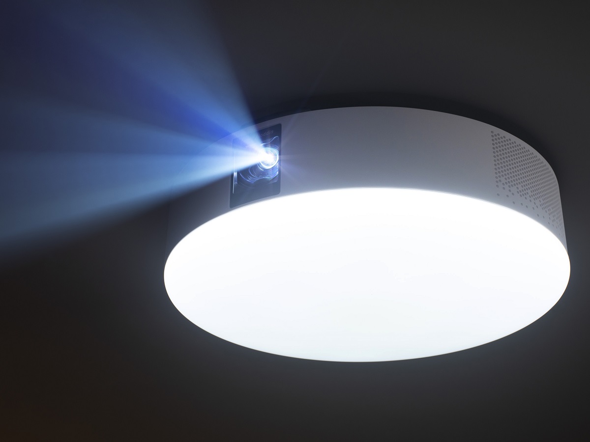 照明一体型プロジェクター「popIn Aladdin 2」。+Styleが期間限定1万円