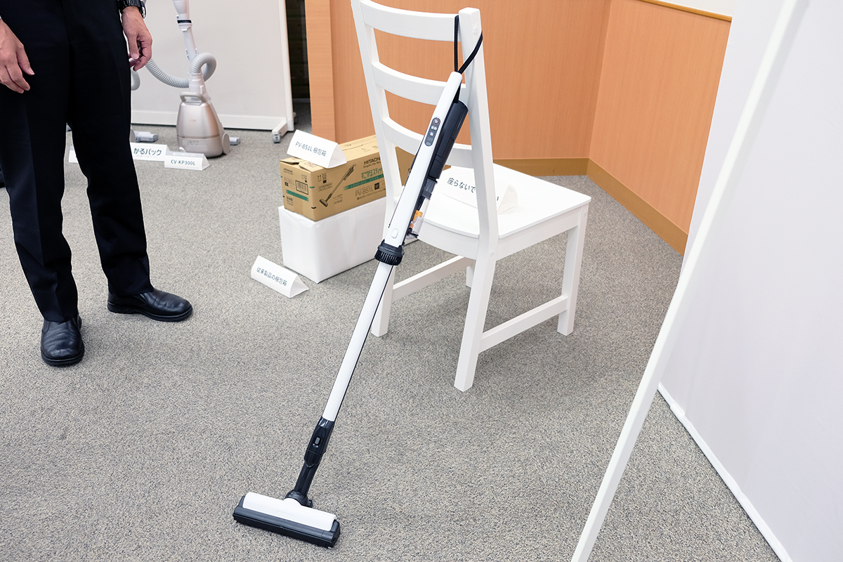 日立から最軽量0.97kgスティック掃除機。牛乳パックより軽い - 家電 Watch