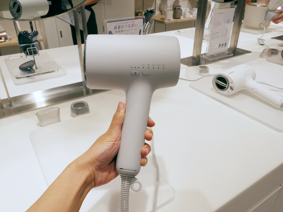 パナソニック、ナノケアドライヤーに植物由来の塗料を使った新色