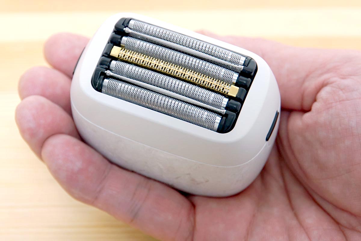 タマゴみたいに小さなパナの電気シェーバー、ヒゲをしっかり剃れるか