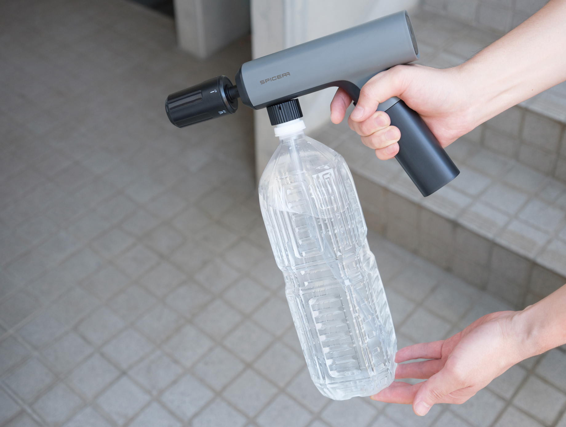 コンパクト&軽量で折りたためる高圧洗浄機は使い勝手が抜群。趣味も