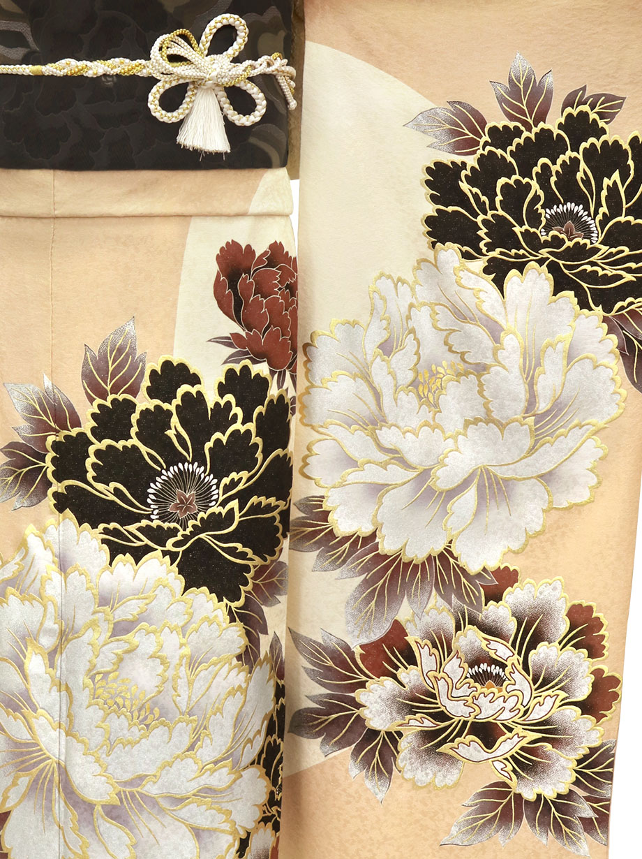 亜麻色と白地に金糸の牡丹の振袖／標準サイズ | 宅配着物レンタルの