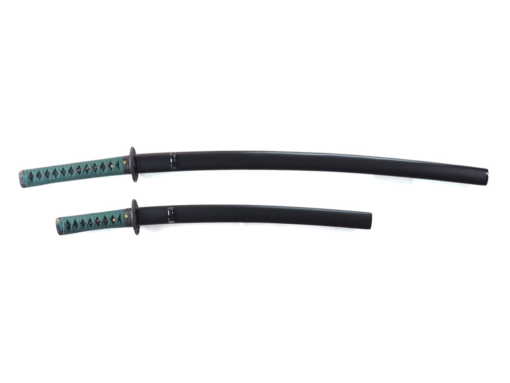 格安模造刀大刀 濃緑柄 波絵透し丸鍔 黒梨地鞘 格安模造刀大刀 濃緑柄