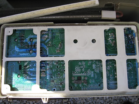 突然エアコンが停止→基板交換: 加藤エアコンサービスの作業記録簿