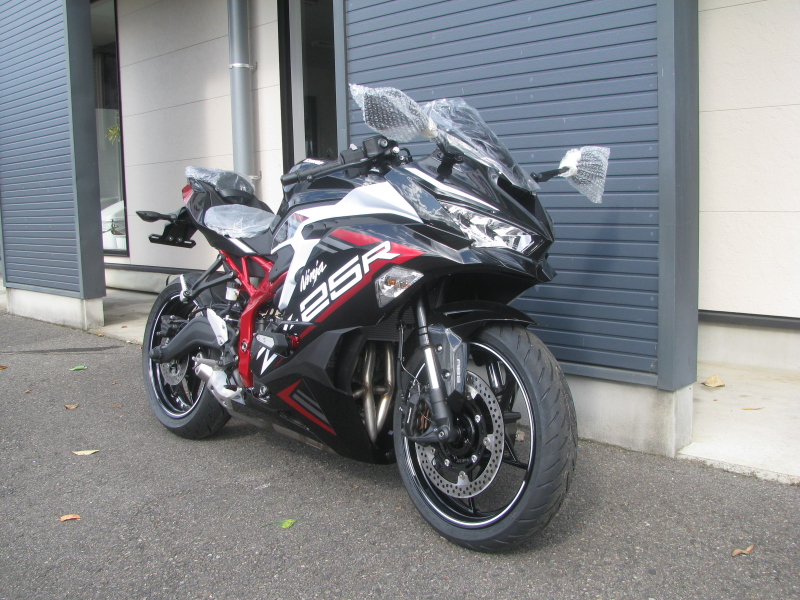 新車 カワサキ Ninja ZX－25R SE ブラック／ホワイト