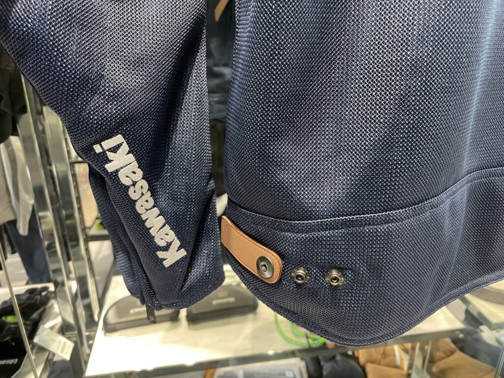 暑い夏のツーリングも快適に！クシタニコラボ「メッシュジャケット」の