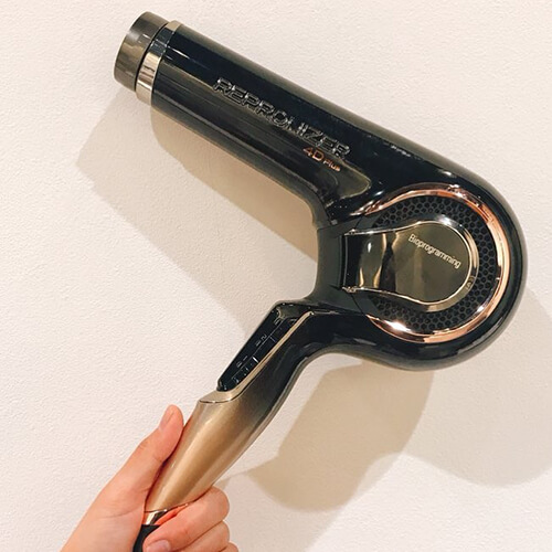 乾かすだけで髪がキレイになるドライヤー【REPRONIZER 4D Plus（レプロ