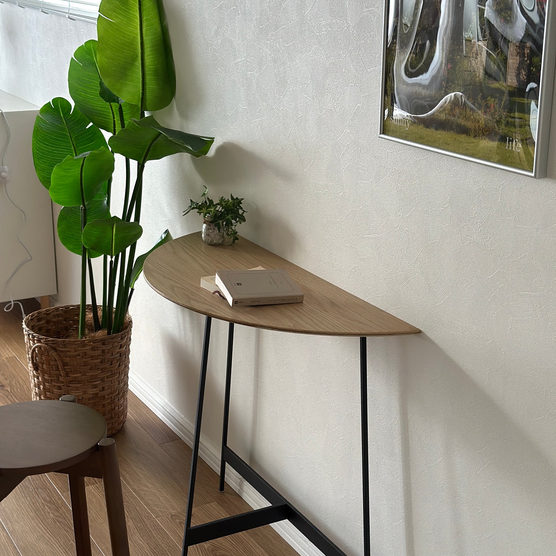 サイドテーブル｜スタイリッシュ半円コンソール - territory