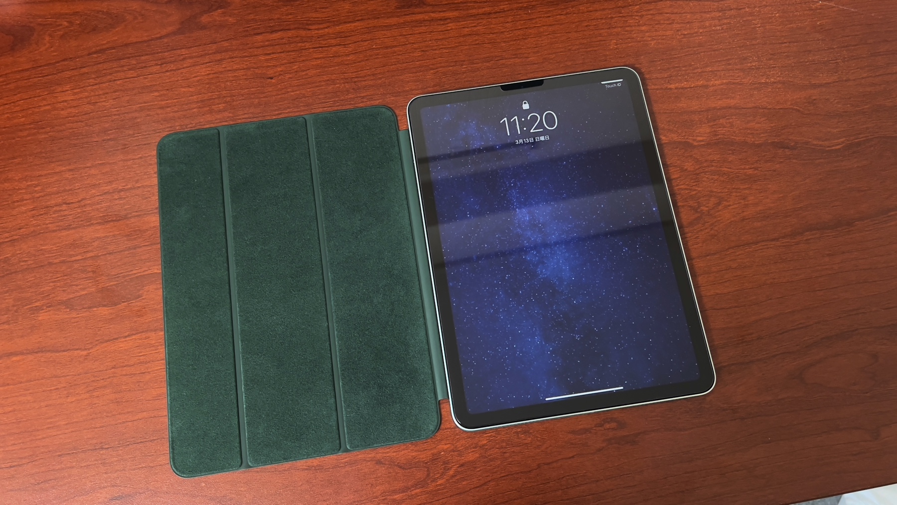 レビュー】サードパーティとは大きく違う！「Apple iPad Air用 Smart