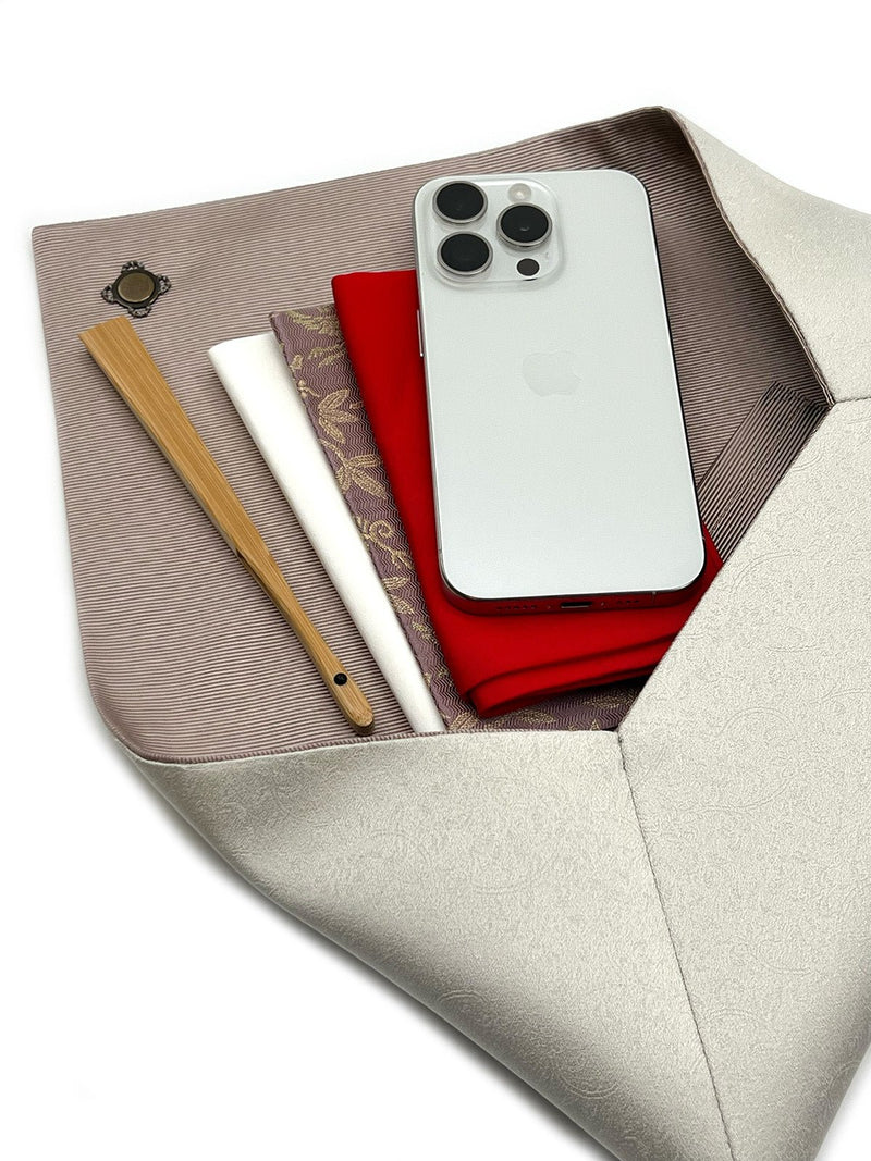 数寄屋袋/クラッチバッグ 刺繍 躑躅色[紅衣オリジナル] – 木下着物研究所