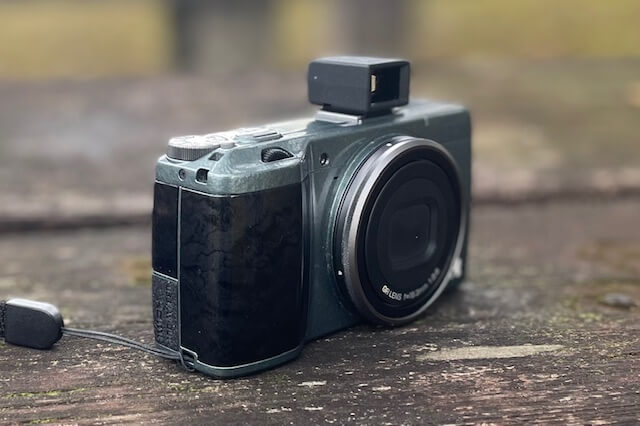 RICOH GRにファインダーをつけると、ちょっと化ける。｜記憶カメラ