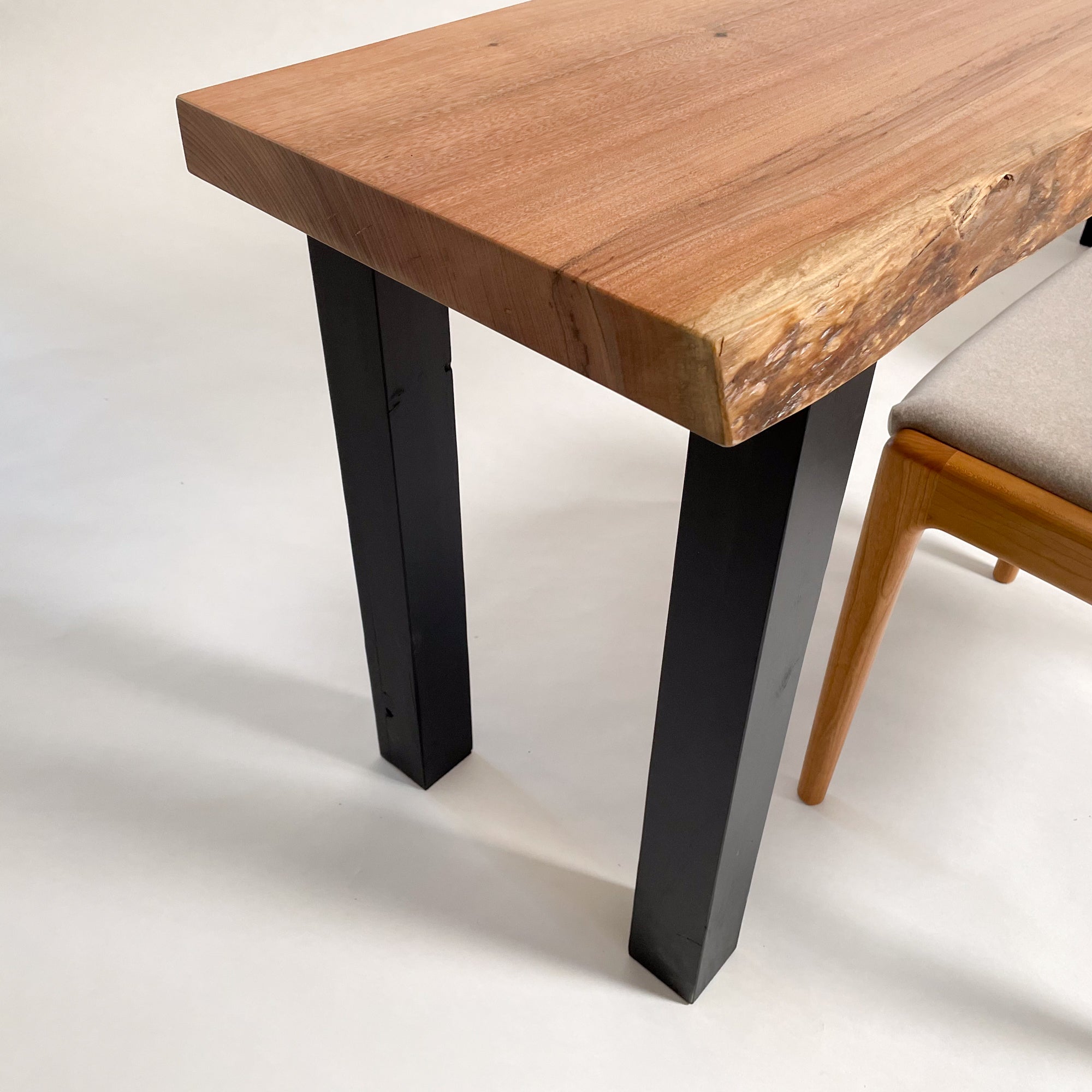 KIDOMEIMOKU 椨桜一枚板カウンター｜200cm(3人掛け) – 【公式】鬼童