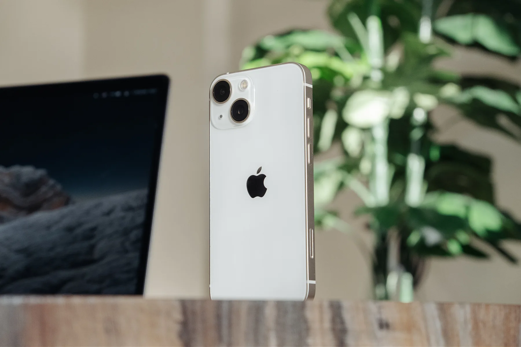 iPhone 13 mini レビュー】バッテリーとカメラ性能が向上したiPhone 13