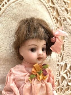 ジャーマンアンティーク シモン・ハルビックのミニョネットビスク