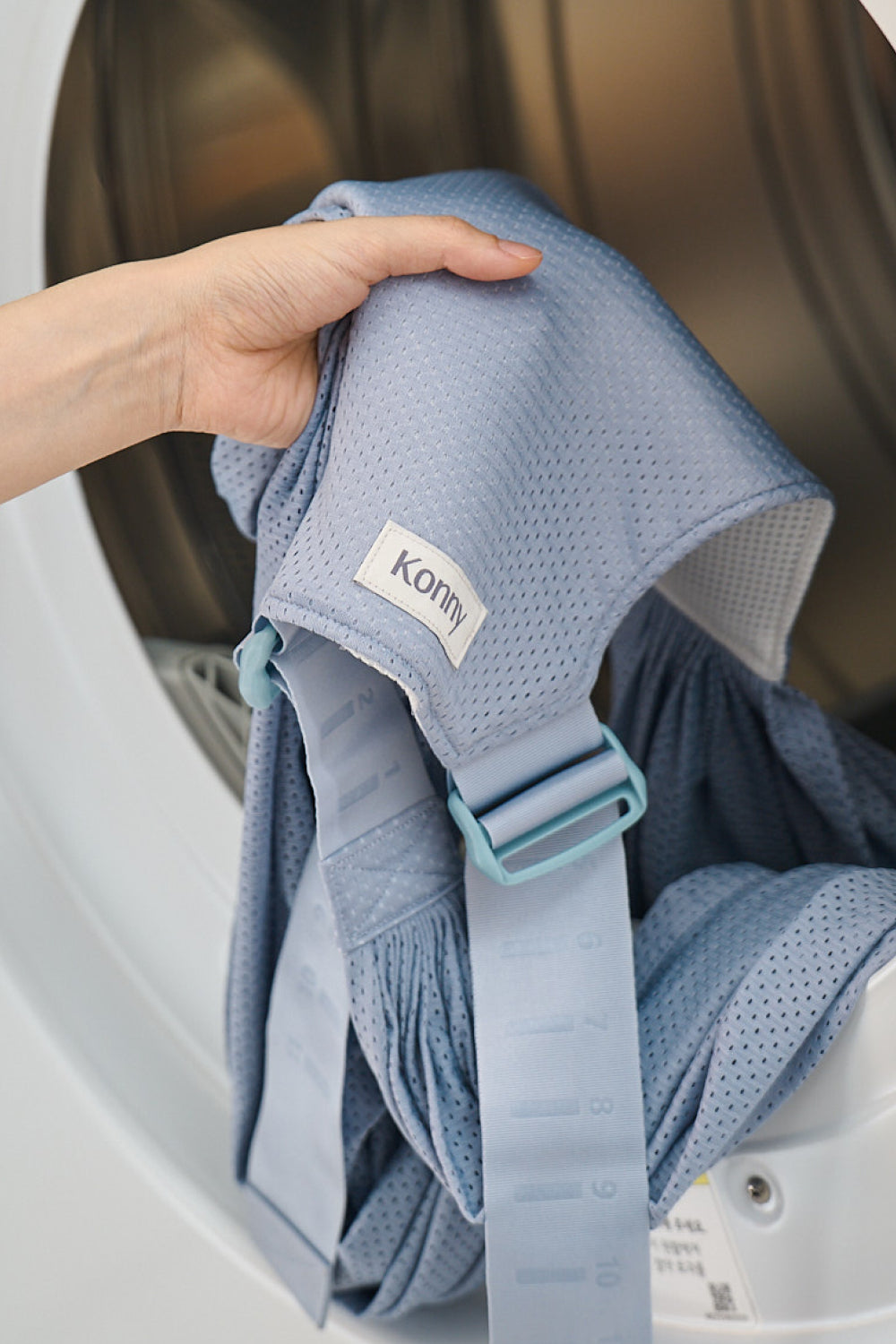 コニー抱っこ紐FLEX AirMesh™ | 通気性の良いメッシュ素材。新生児から