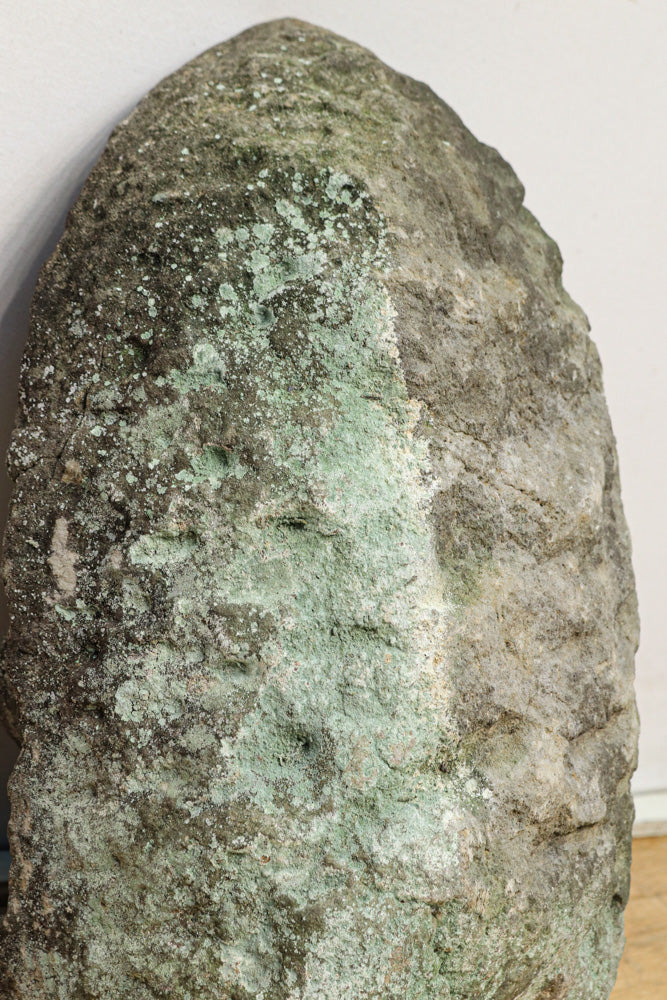 時代を重ねた風合いを纏い静かに佇む石仏 DC6579 – 古福庵 [ KOFUKUAN