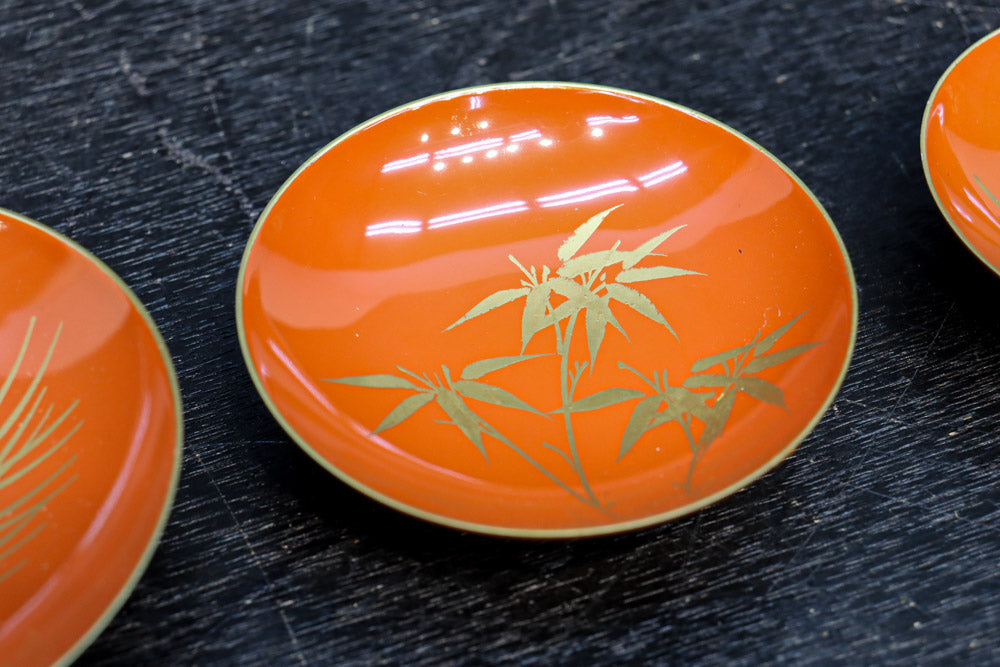 朱漆に添えられた梅の木で風情溢れるお屠蘇セット DC8689 – 古福庵