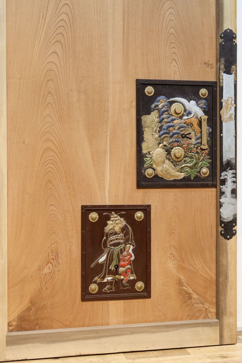 幅1080ミリ 色付き装飾金具で華やかな眺めを見せる蔵戸 G2483 – 古福庵