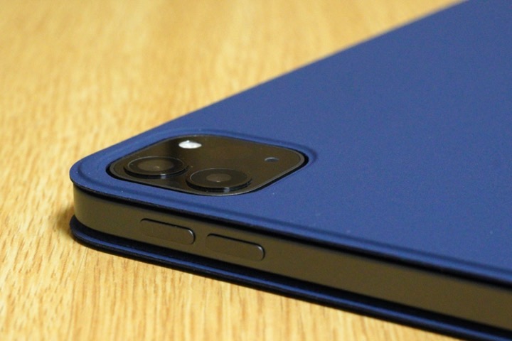 気軽に着脱できる純正ケース「Smart Folio」＆Belkin製USB-C