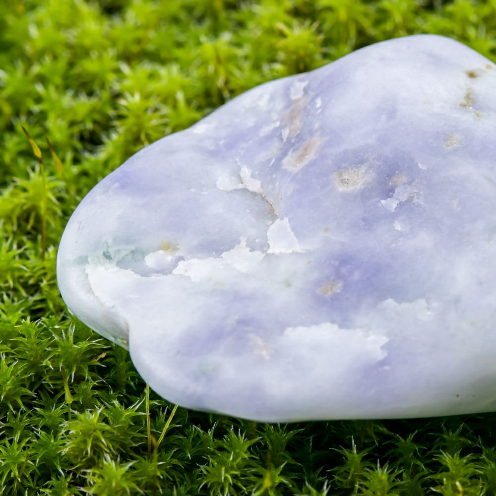 深いラベンダー色・宮崎海岸産・28g】（高品質ラベンダー色ヒスイ