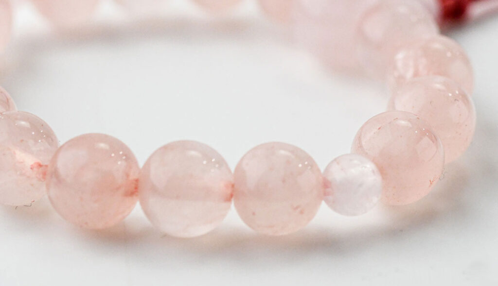 恋愛運最強のパワーストーンは？ - 天然石で作るお守りブレスレット