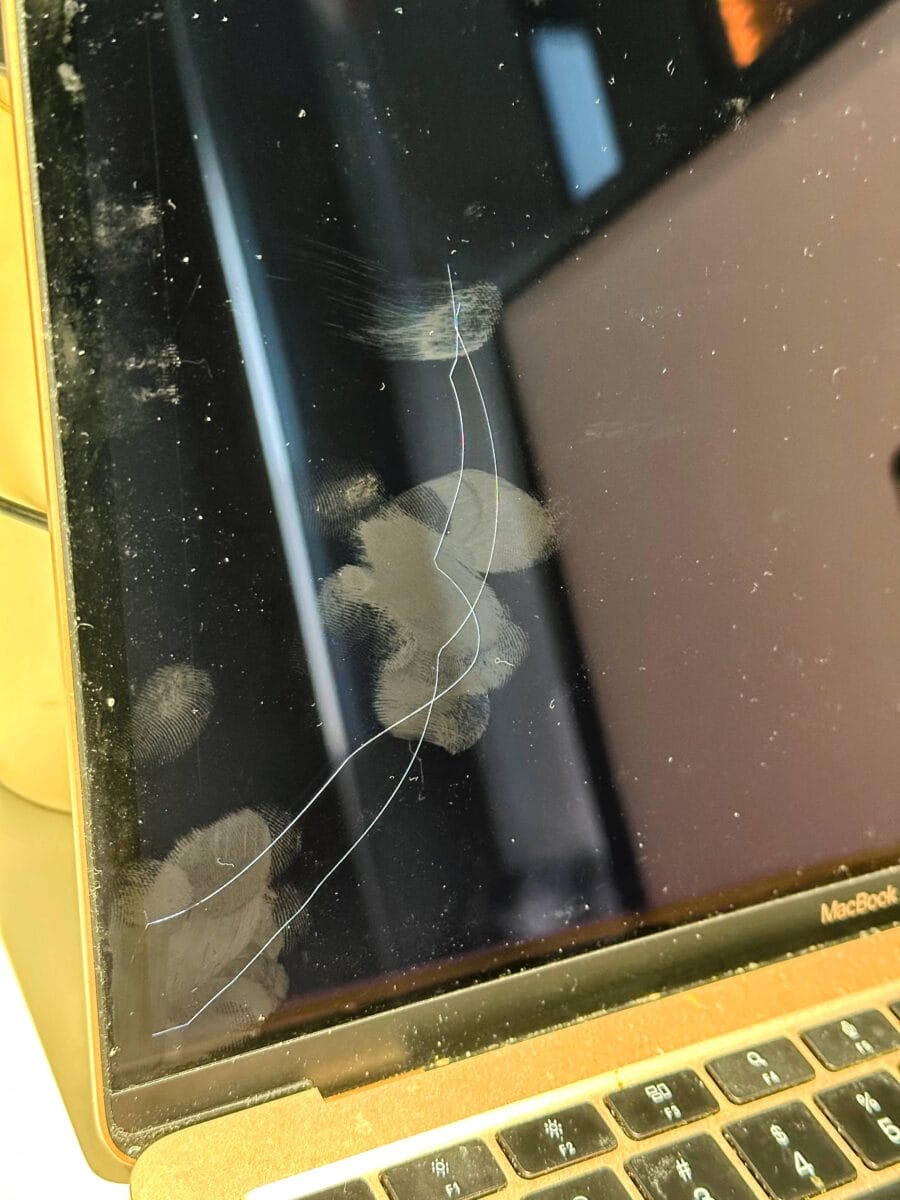 macbook air M1の液晶ディスプレイを税込66000円で修理してきた - 金P