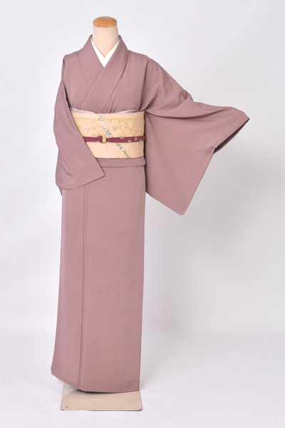 色無地（紅藤色に刺しゅう柄）[一つ紋]｜着物レンタルあき (来店着付け