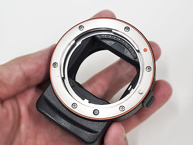 α9”にマウントアダプター「LA-EA3」とAマウントレンズをつけて、AF追従